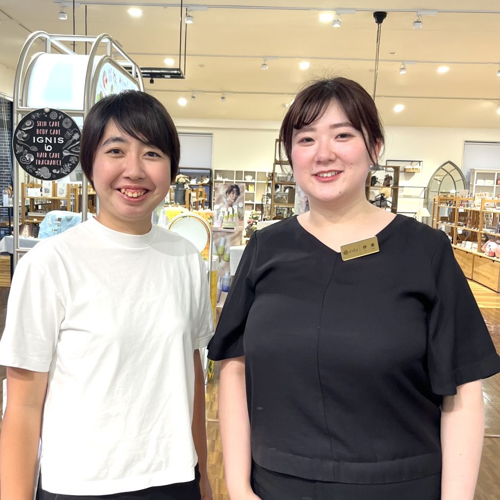 化粧品専門店あすか大垣店に女子野球チーム【水都ハリーズ】湯浅摩央選手、伊藤代表ご来店⚾️